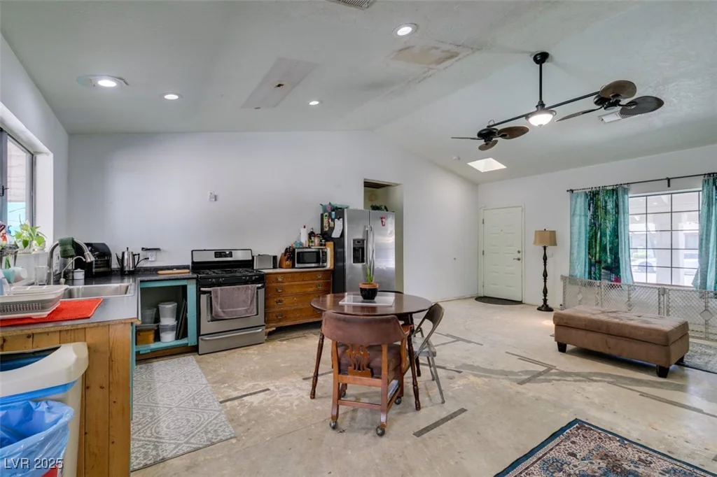 6710 Rocking Horse, Las Vegas, NV 89108
