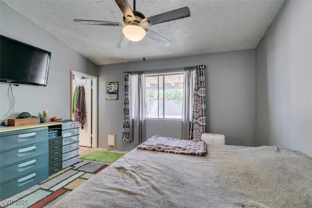 6710 Rocking Horse, Las Vegas, NV 89108