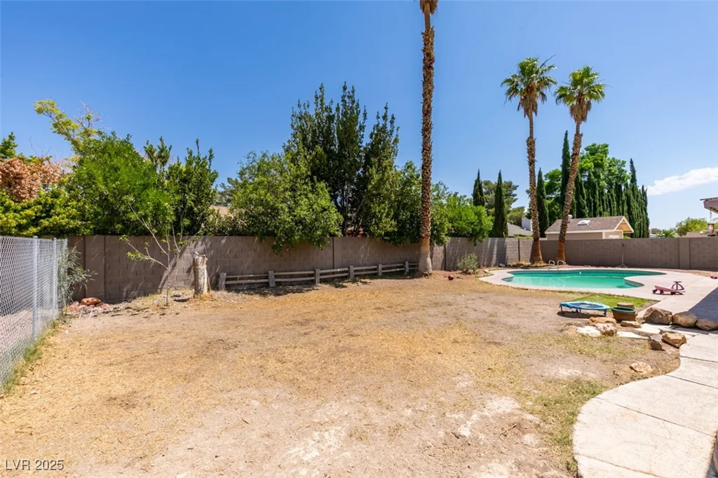 6710 Rocking Horse, Las Vegas, NV 89108