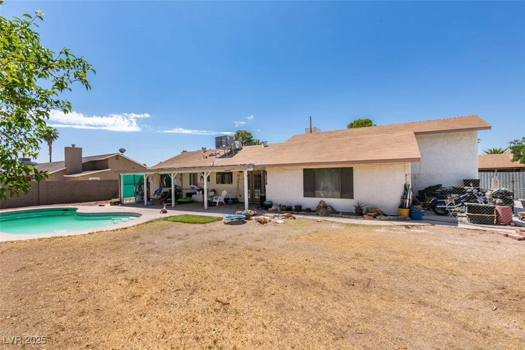 6710 Rocking Horse, Las Vegas, NV 89108