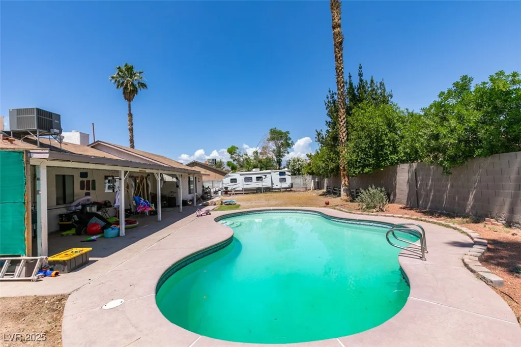 6710 Rocking Horse, Las Vegas, NV 89108