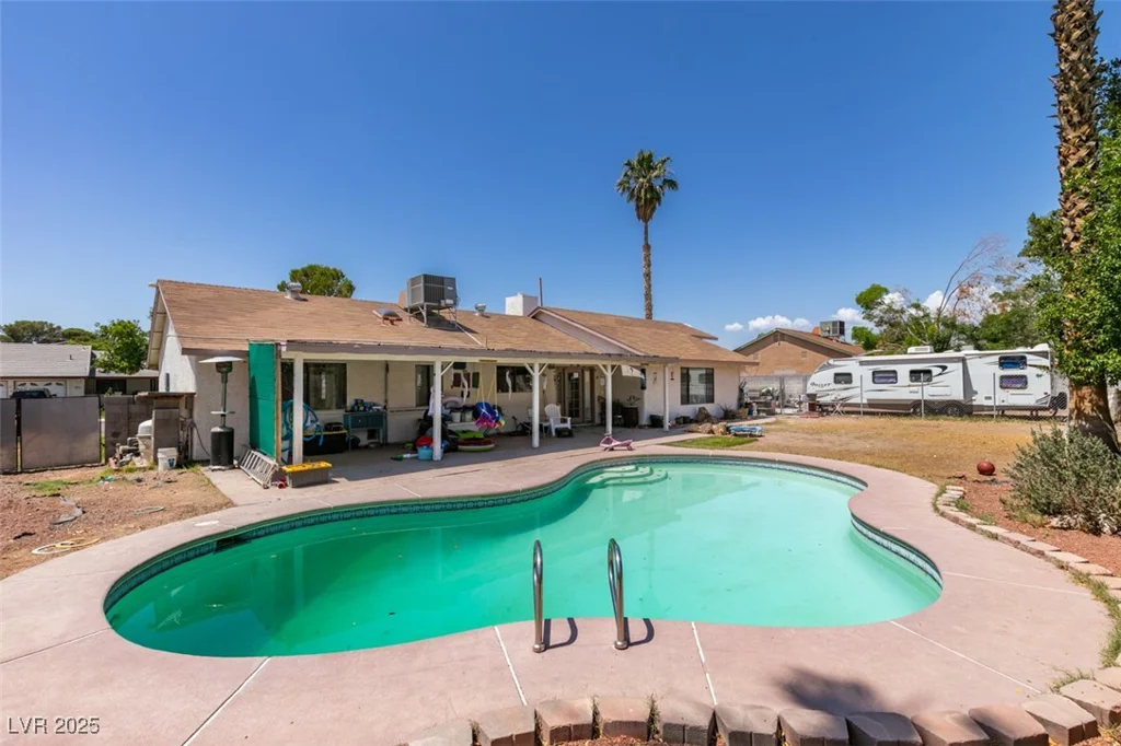 6710 Rocking Horse, Las Vegas, NV 89108