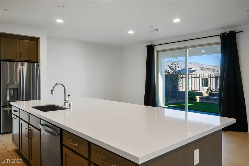 9476 Lunar Phase, Las Vegas, NV 89143