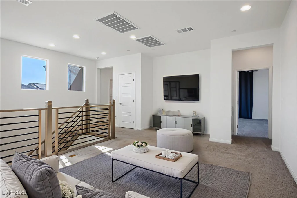 9476 Lunar Phase, Las Vegas, NV 89143