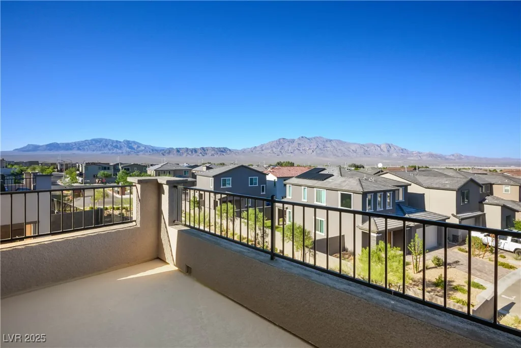 9476 Lunar Phase, Las Vegas, NV 89143