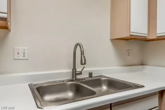 2104 Kendall Hill, Las Vegas, NV 89106