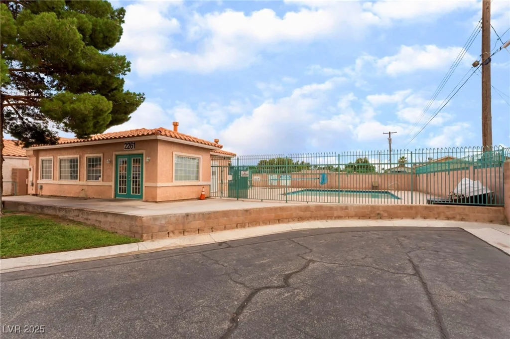 2104 Kendall Hill, Las Vegas, NV 89106