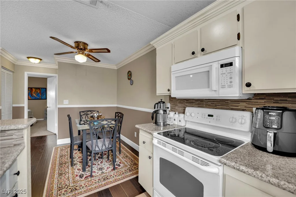 3150 Soft Breezes, Las Vegas, NV 89128