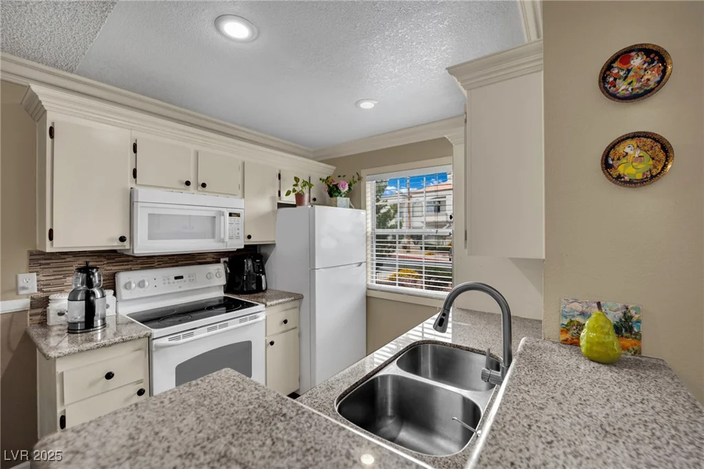 3150 Soft Breezes, Las Vegas, NV 89128