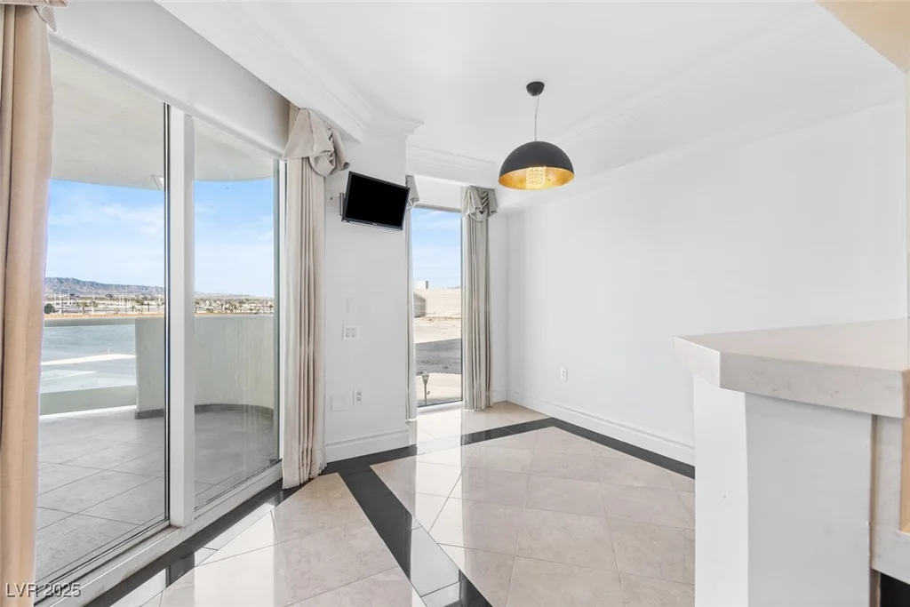 2777 Paradise, Las Vegas, NV 89109