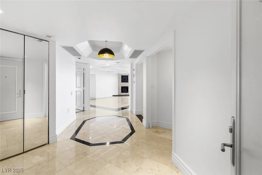 2777 Paradise, Las Vegas, NV 89109