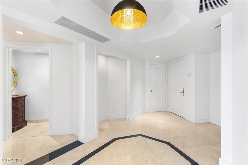 2777 Paradise, Las Vegas, NV 89109