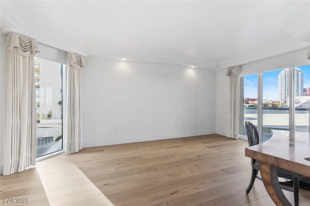 2777 Paradise, Las Vegas, NV 89109