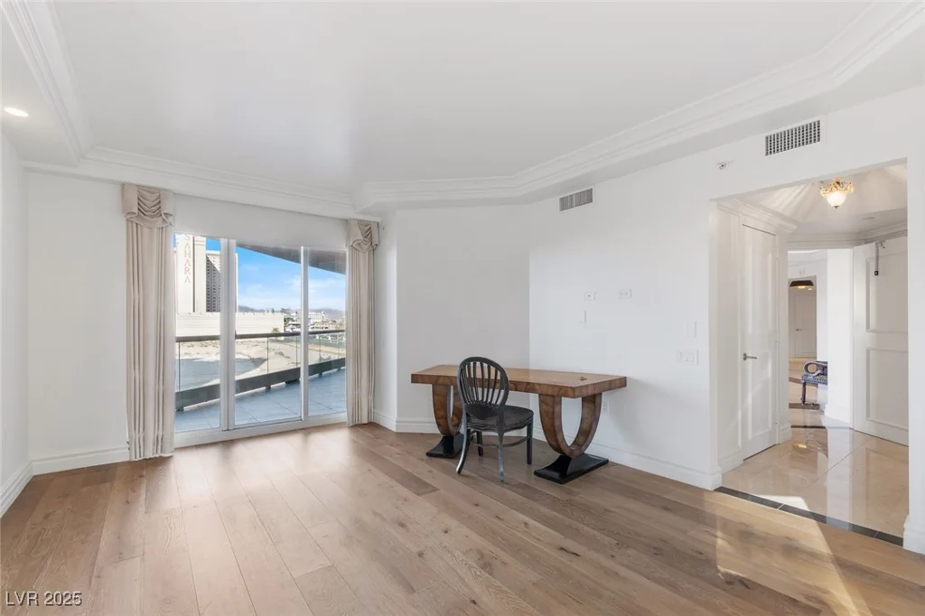 2777 Paradise, Las Vegas, NV 89109