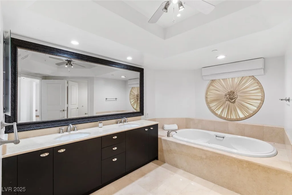 2777 Paradise, Las Vegas, NV 89109
