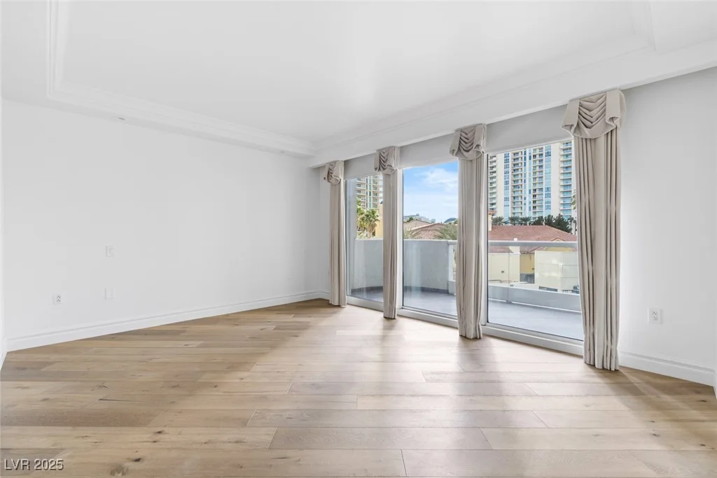 2777 Paradise, Las Vegas, NV 89109