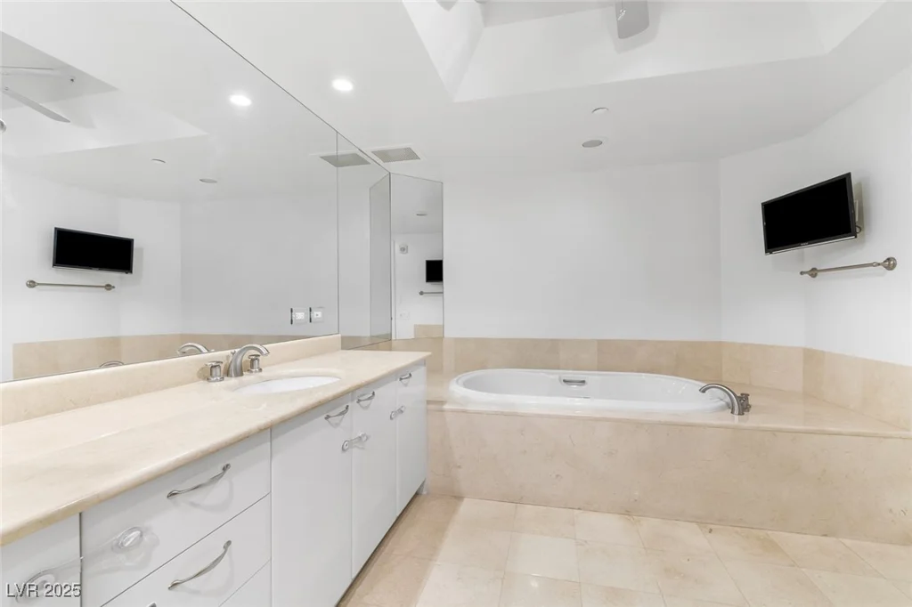 2777 Paradise, Las Vegas, NV 89109