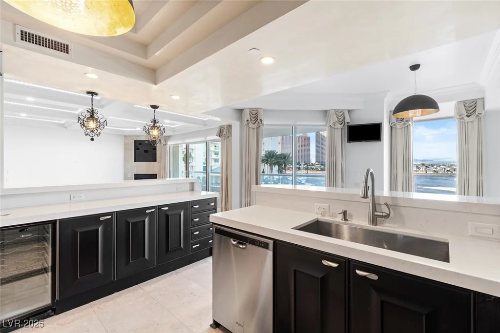 2777 Paradise, Las Vegas, NV 89109