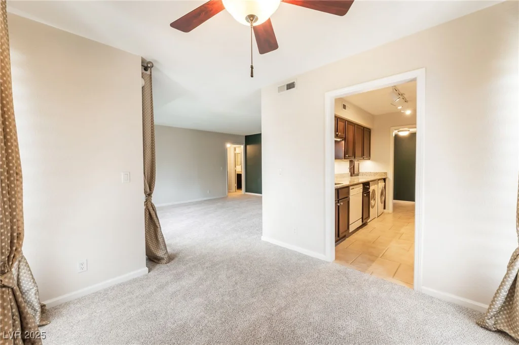 2866 Loveland, Las Vegas, NV 89109