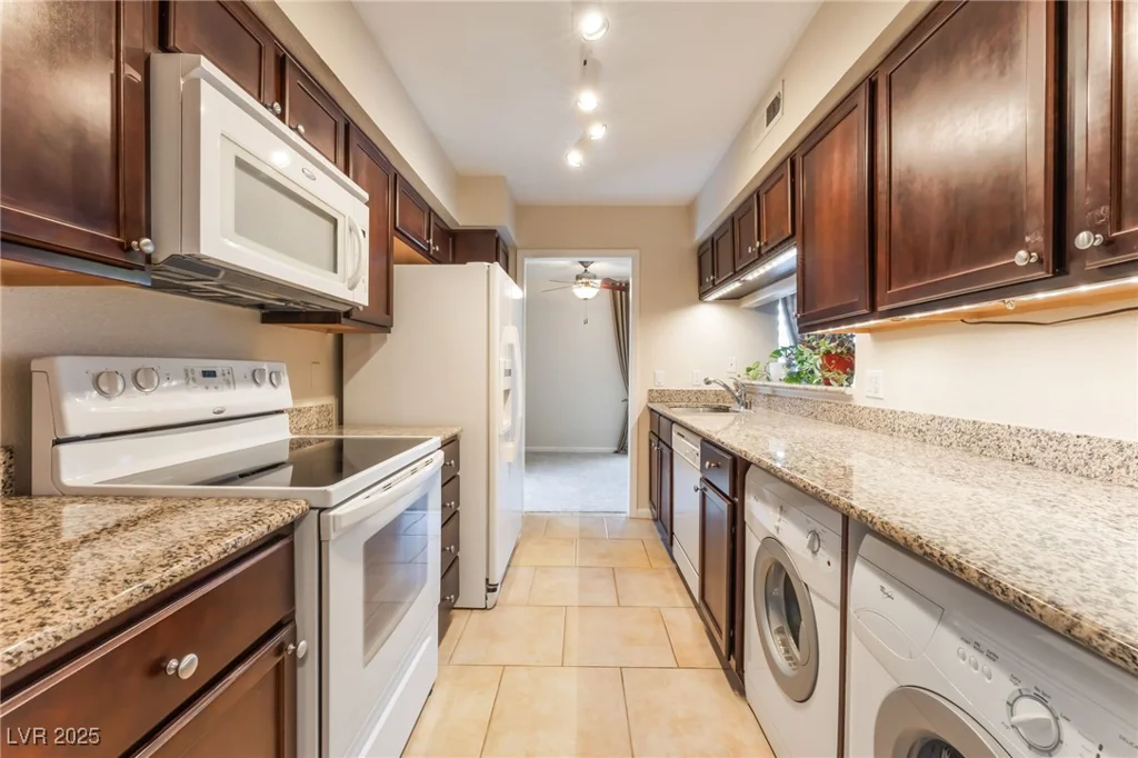 2866 Loveland, Las Vegas, NV 89109