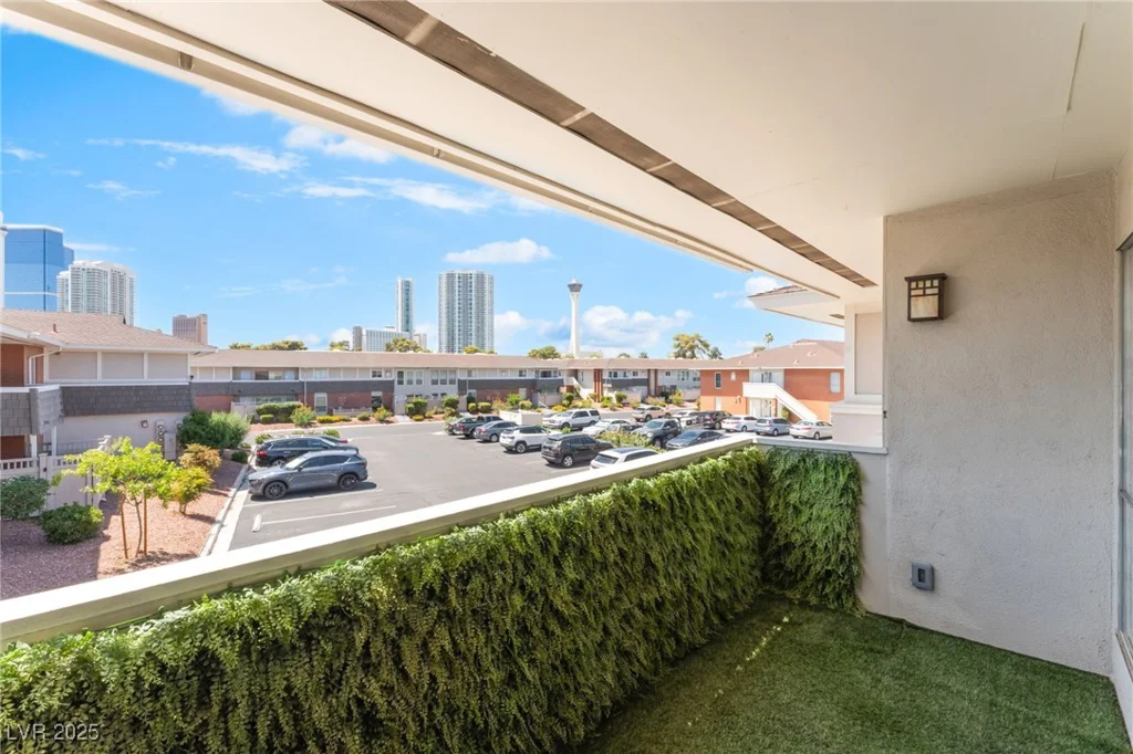 2866 Loveland, Las Vegas, NV 89109