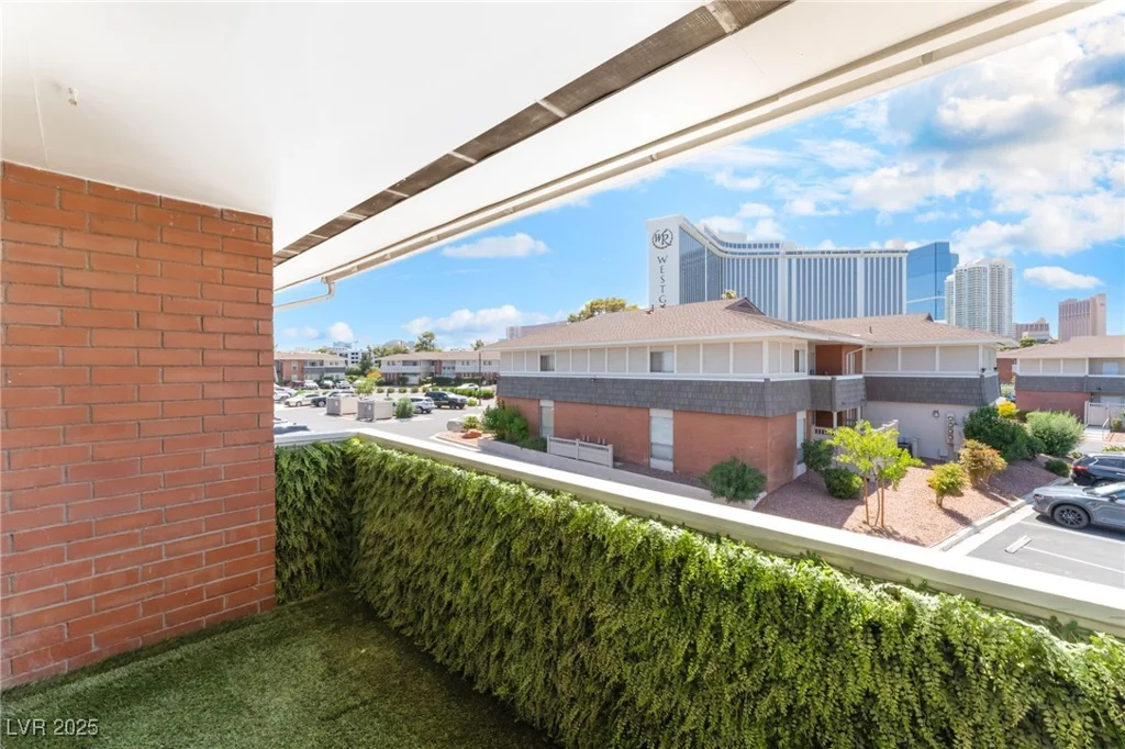 2866 Loveland, Las Vegas, NV 89109