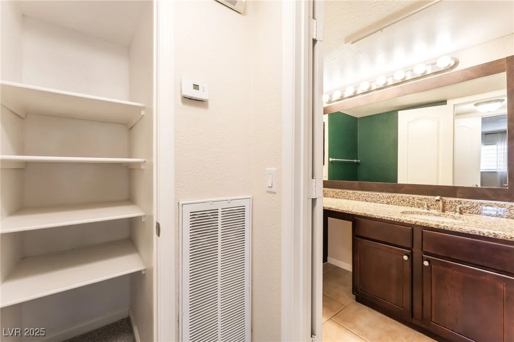 2866 Loveland, Las Vegas, NV 89109