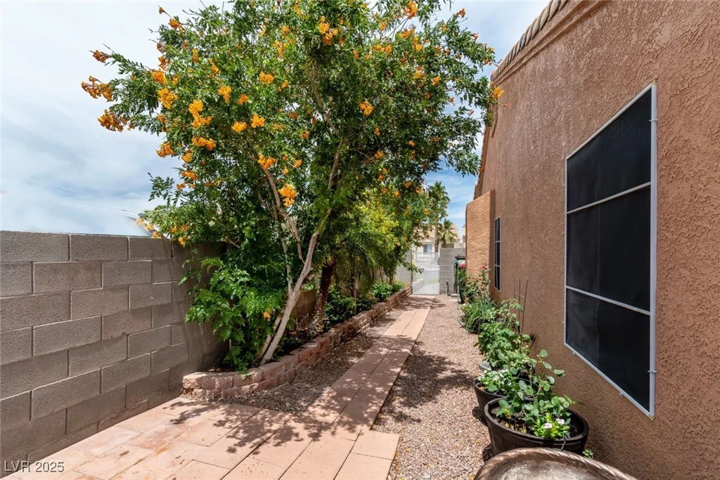 9329 Mountain Cliffs, Las Vegas, NV 89129