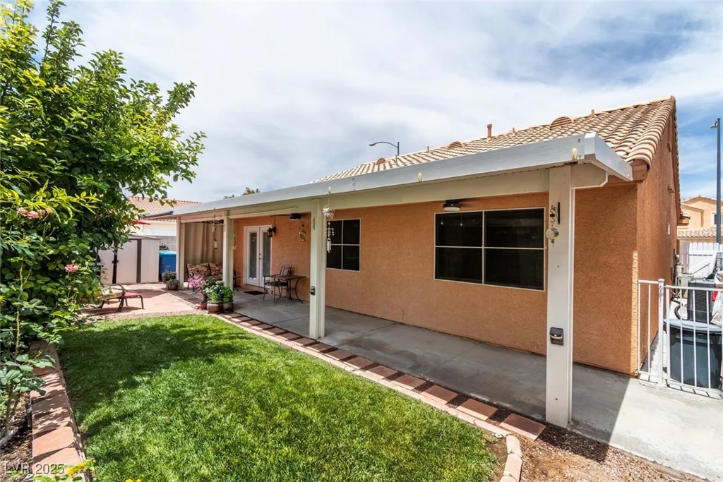 9329 Mountain Cliffs, Las Vegas, NV 89129