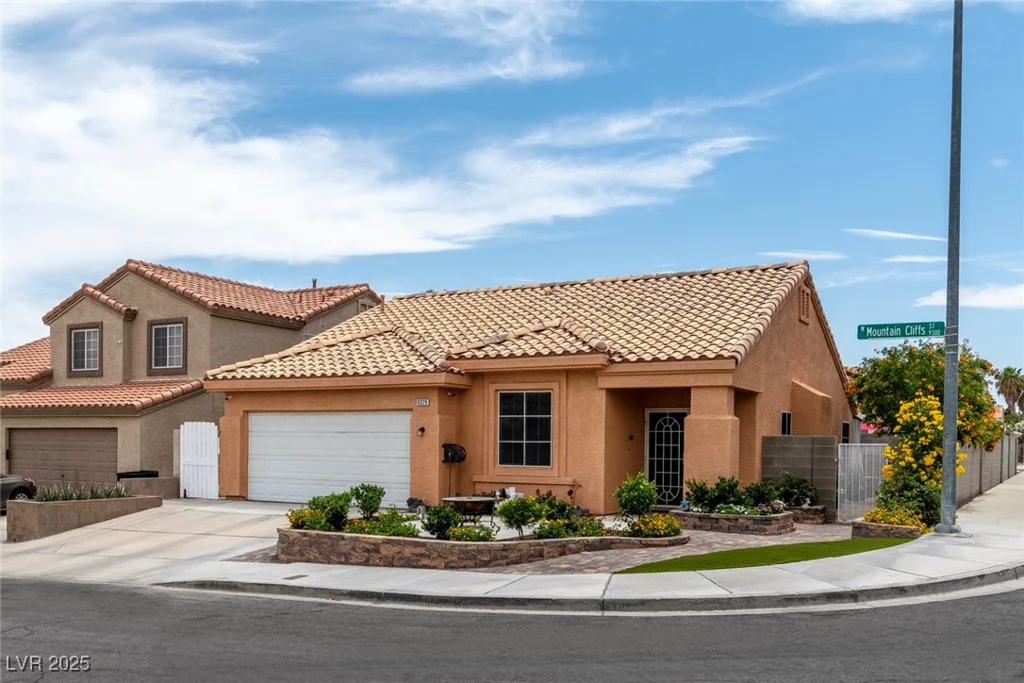 9329 Mountain Cliffs, Las Vegas, NV 89129
