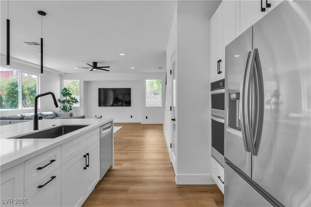 9713 Kampsville, Las Vegas, NV 89148