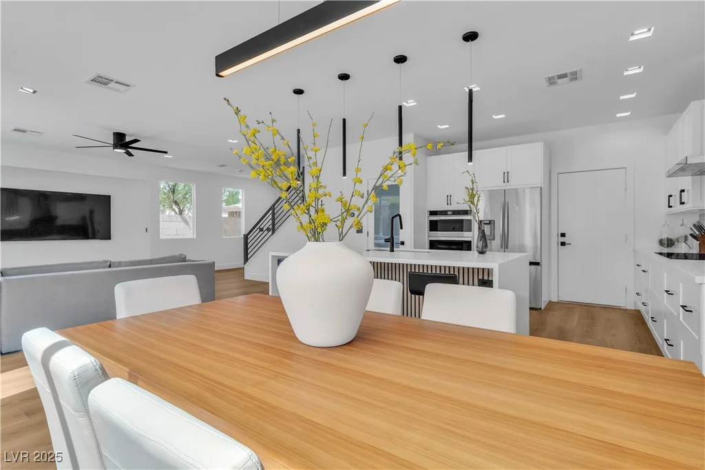9713 Kampsville, Las Vegas, NV 89148