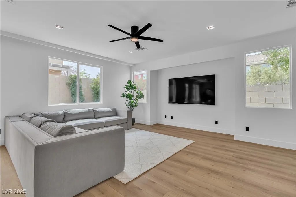 9713 Kampsville, Las Vegas, NV 89148