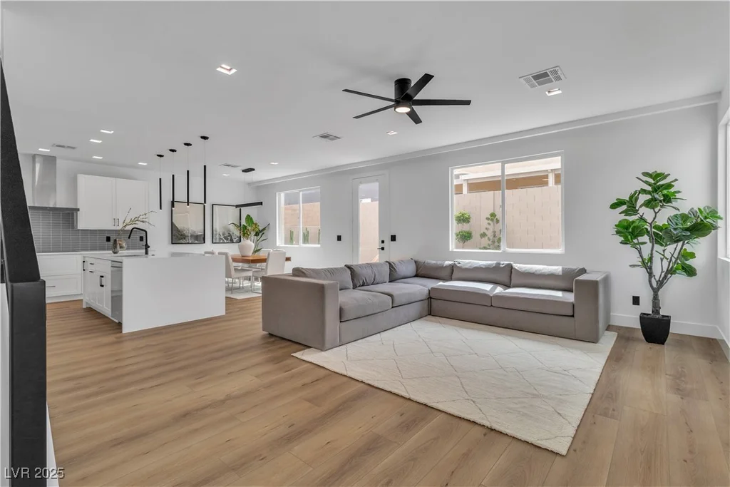 9713 Kampsville, Las Vegas, NV 89148