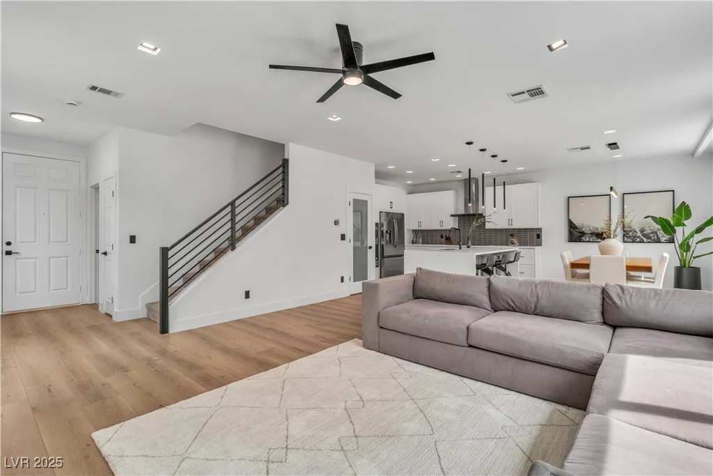 9713 Kampsville, Las Vegas, NV 89148
