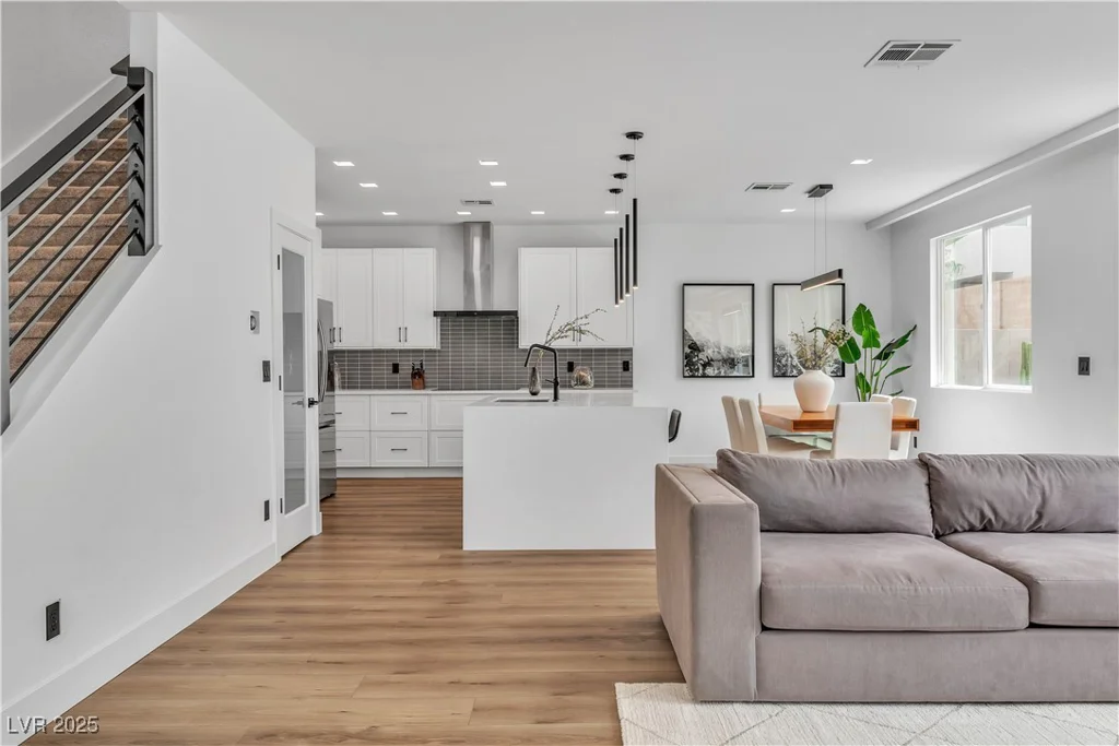 9713 Kampsville, Las Vegas, NV 89148