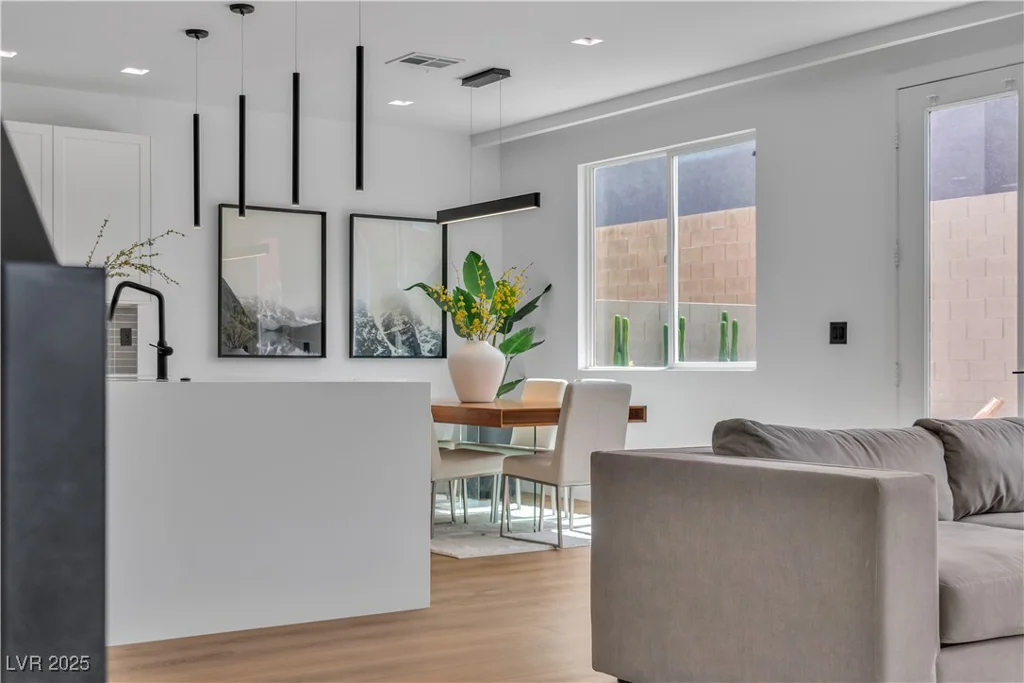 9713 Kampsville, Las Vegas, NV 89148