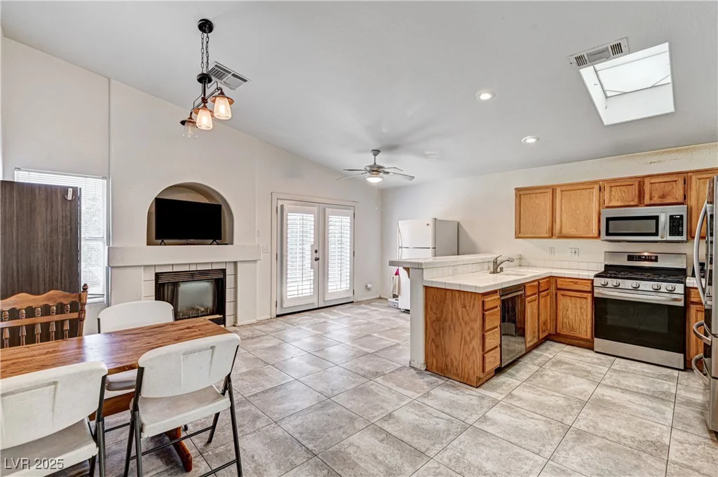 931 Highland Trails, Henderson, NV 89015