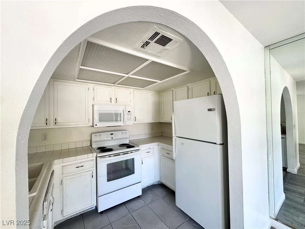 6137 Oakey, Las Vegas, NV 89146
