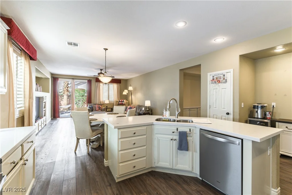 922 Lloyd George, Henderson, NV 89052