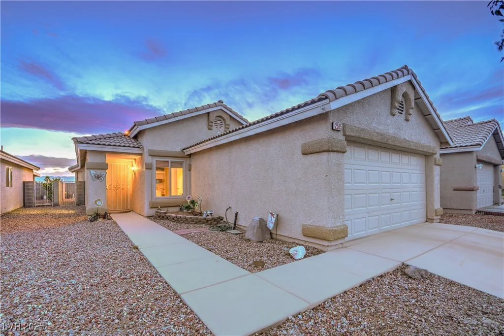 2595 Amber Crest, Las Vegas, NV 89142