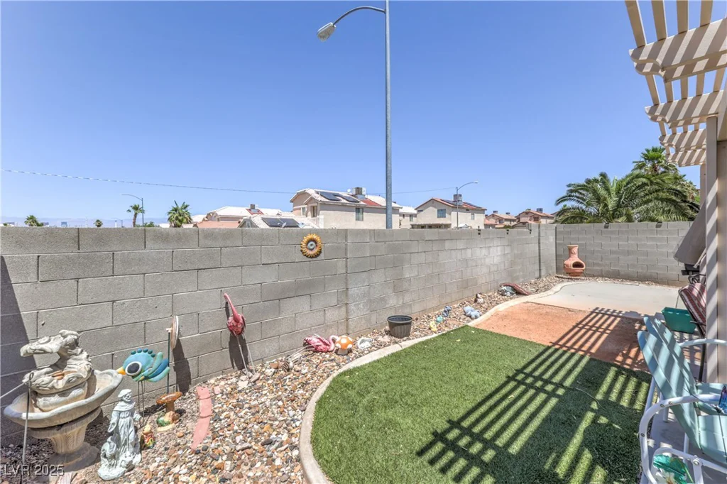 2595 Amber Crest, Las Vegas, NV 89142