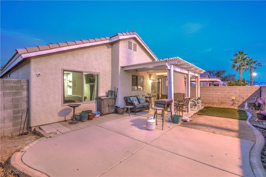 2595 Amber Crest, Las Vegas, NV 89142