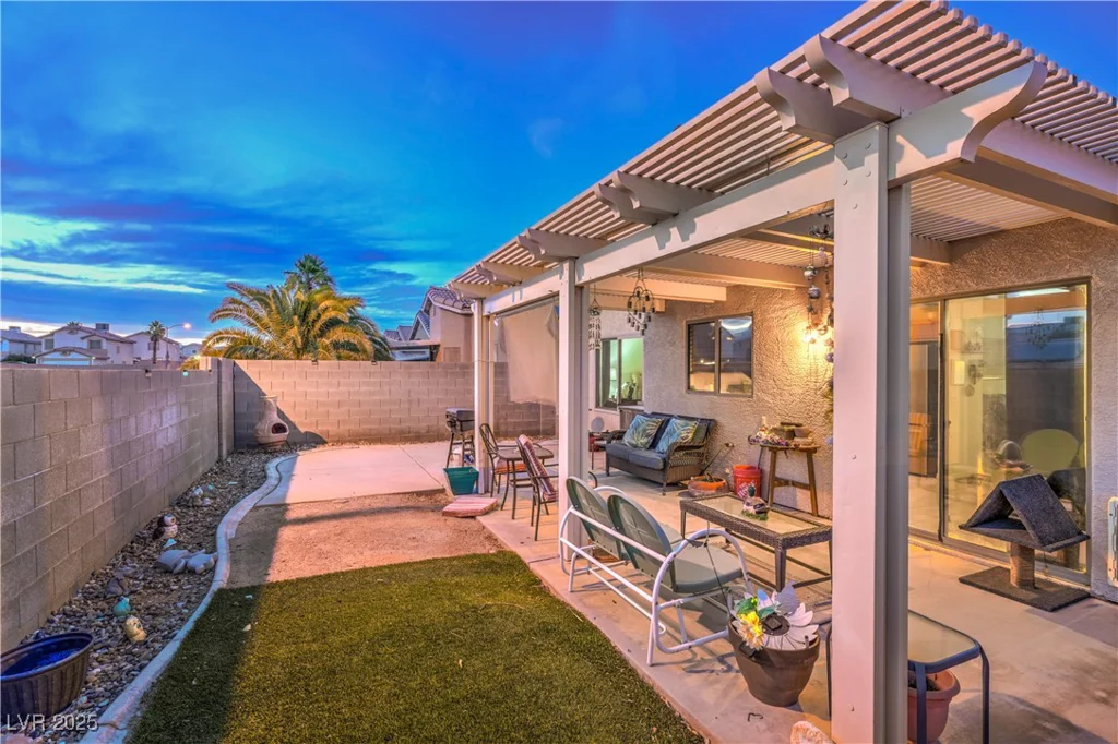 2595 Amber Crest, Las Vegas, NV 89142