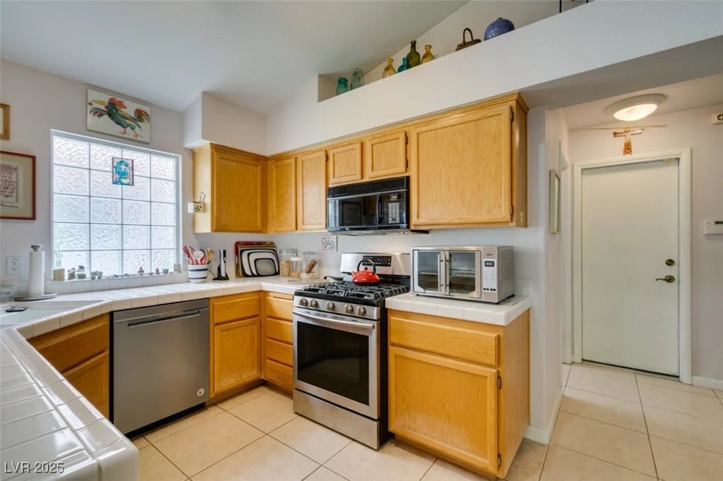 1632 Royal Canyon, Las Vegas, NV 89128