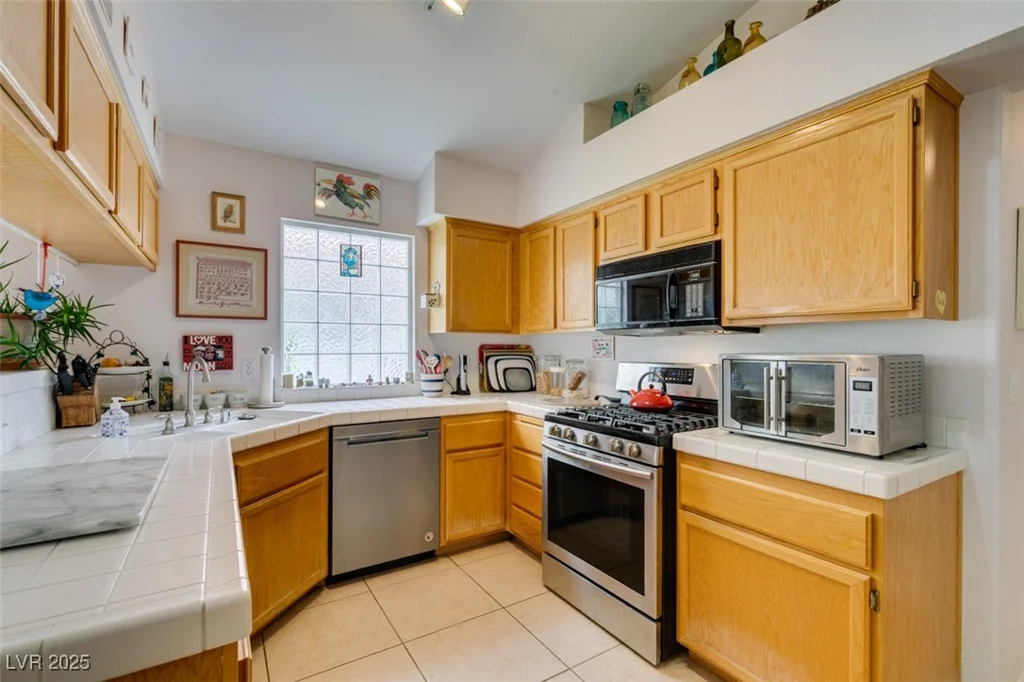 1632 Royal Canyon, Las Vegas, NV 89128