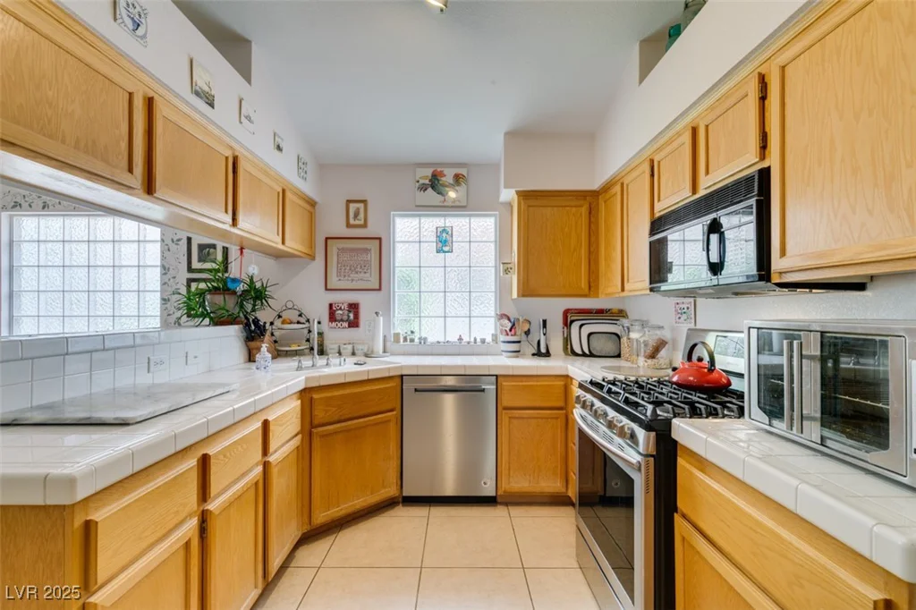 1632 Royal Canyon, Las Vegas, NV 89128