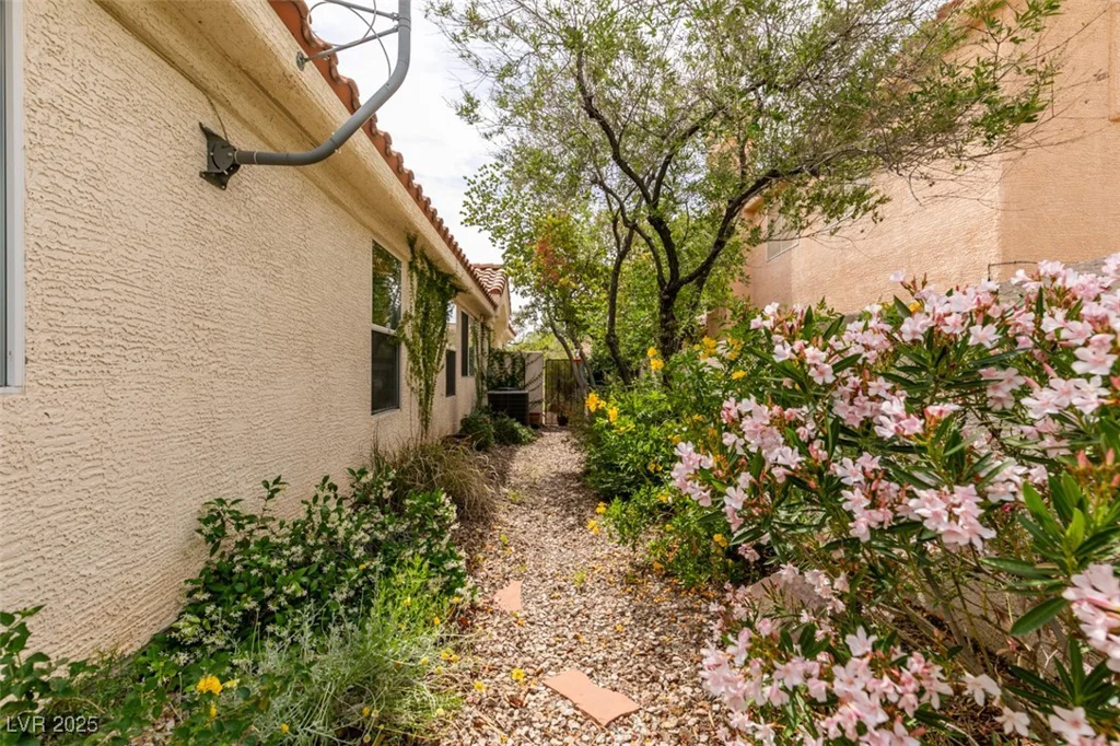 1632 Royal Canyon, Las Vegas, NV 89128