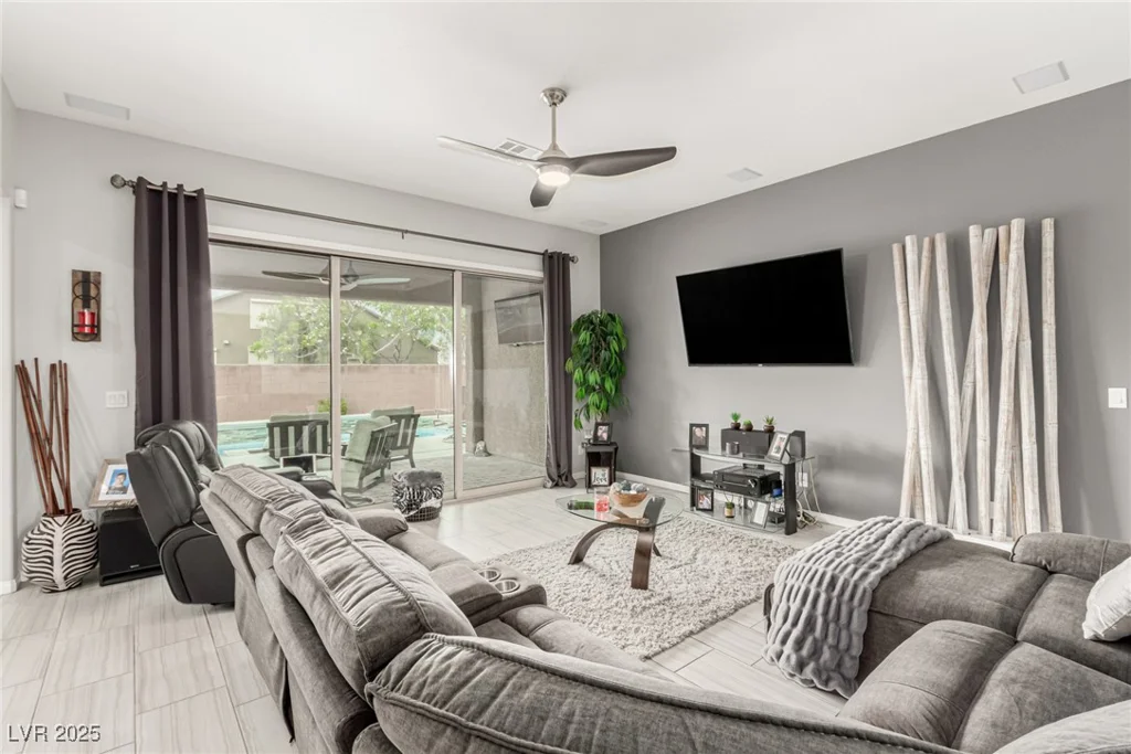 5616 Silver Cascade, Las Vegas, NV 89131