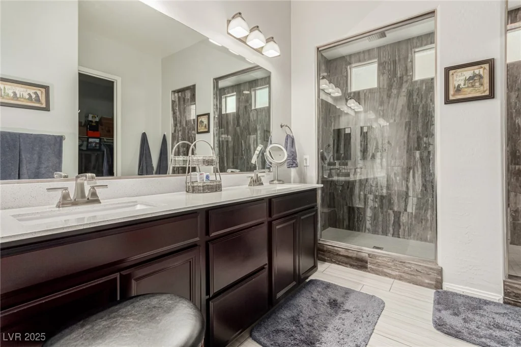 5616 Silver Cascade, Las Vegas, NV 89131